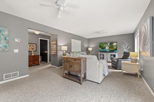 8555 Jorgensen Bay S, Cottage Grove, MN 55016