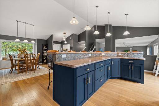 8555 Jorgensen Bay S, Cottage Grove, MN 55016