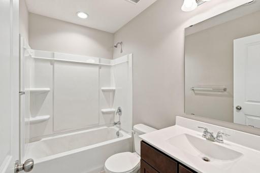 5140 Hampton St NE - Shared upper full bath