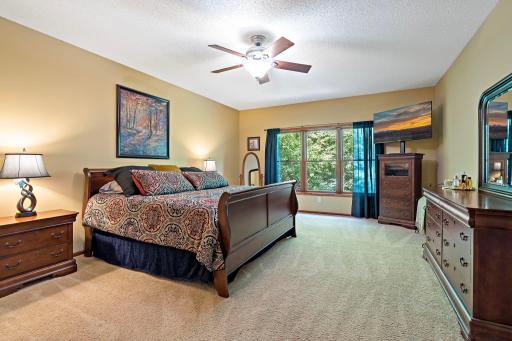 Master w/ensuite, walkin closet and wall closet