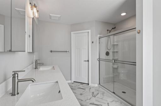 1546 Timberwood Lane, West Saint Paul, MN 55118