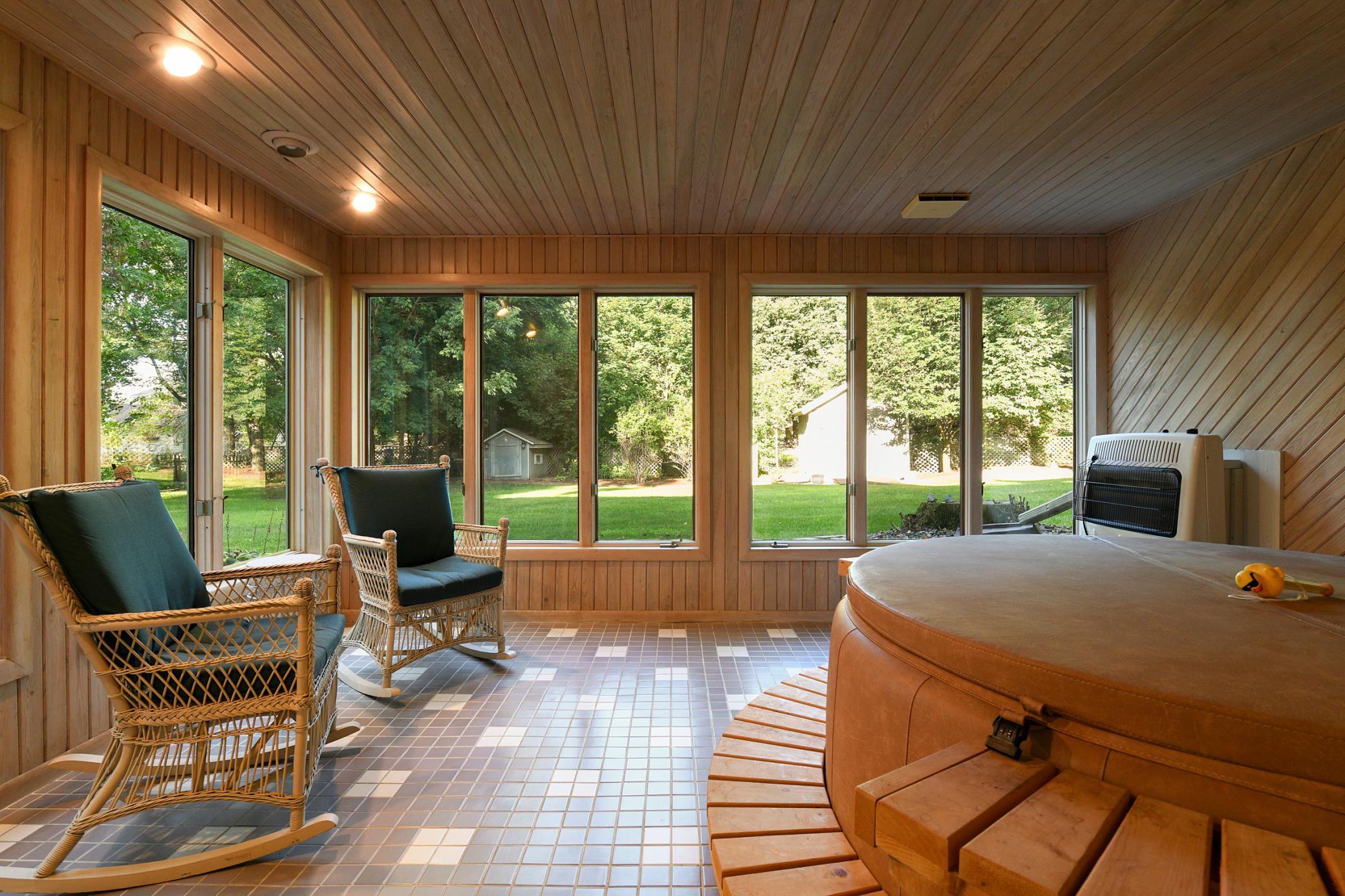 Hot tub/spa room with heater
