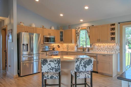 Gorgeous updated kitchen w/ granite countertops!