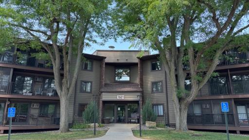 Photo for 7601 W 101st Street, 114, Bloomington, MN 55438 - listing #7123143 7601 W 101st Street, 114, Bloomington, MN 55438