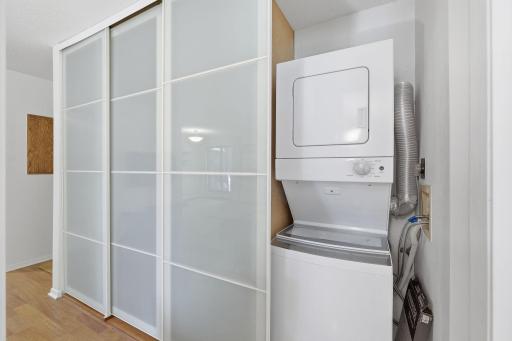 In unit laundry, newer washer /dryer, nice!