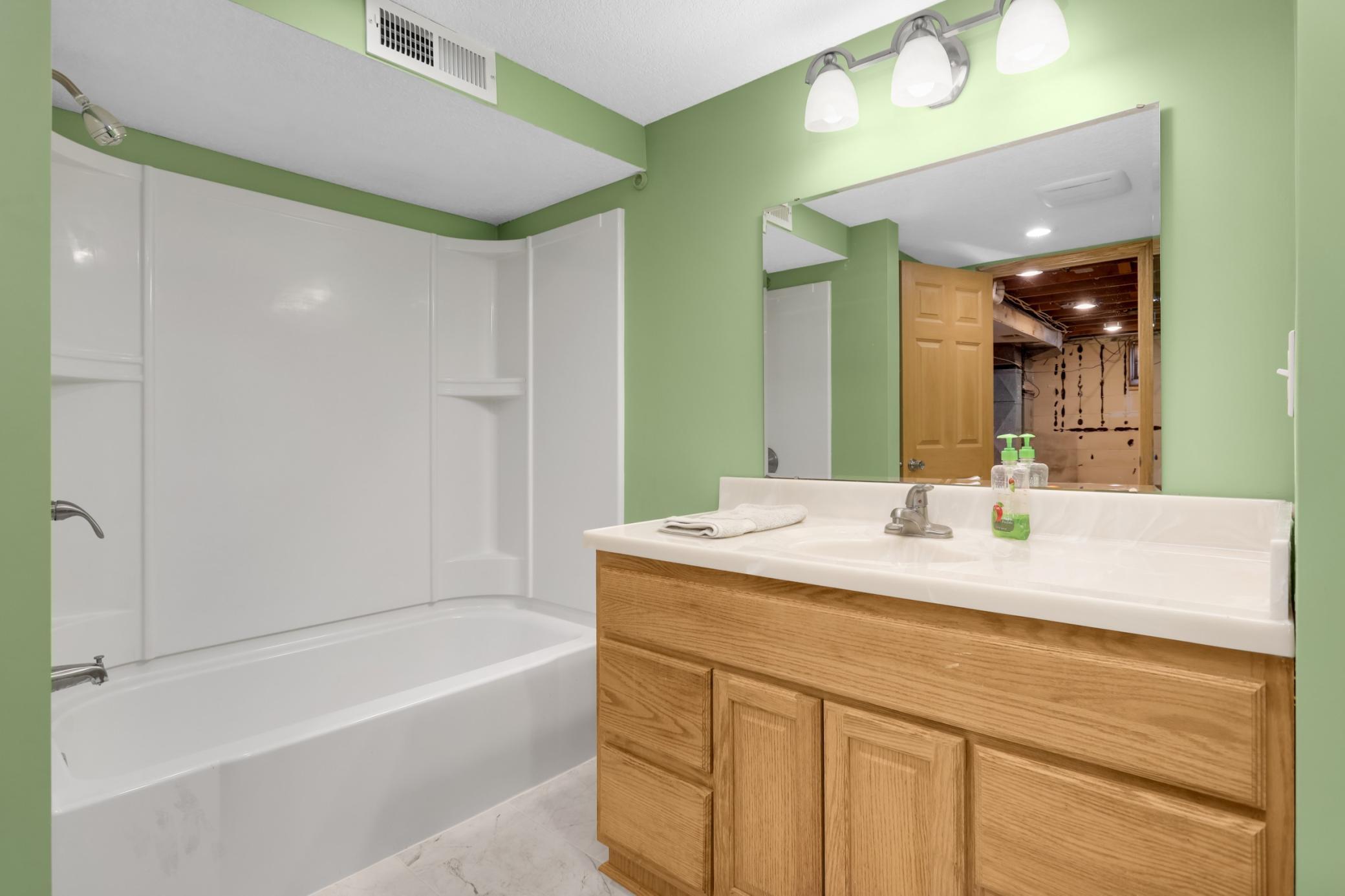 Lower level full bath