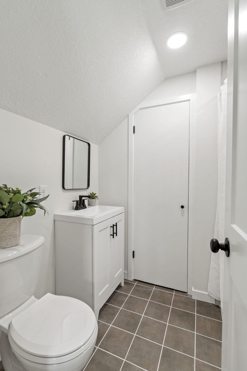 36-web-or-mls-5449 30th Ave-36.jpg