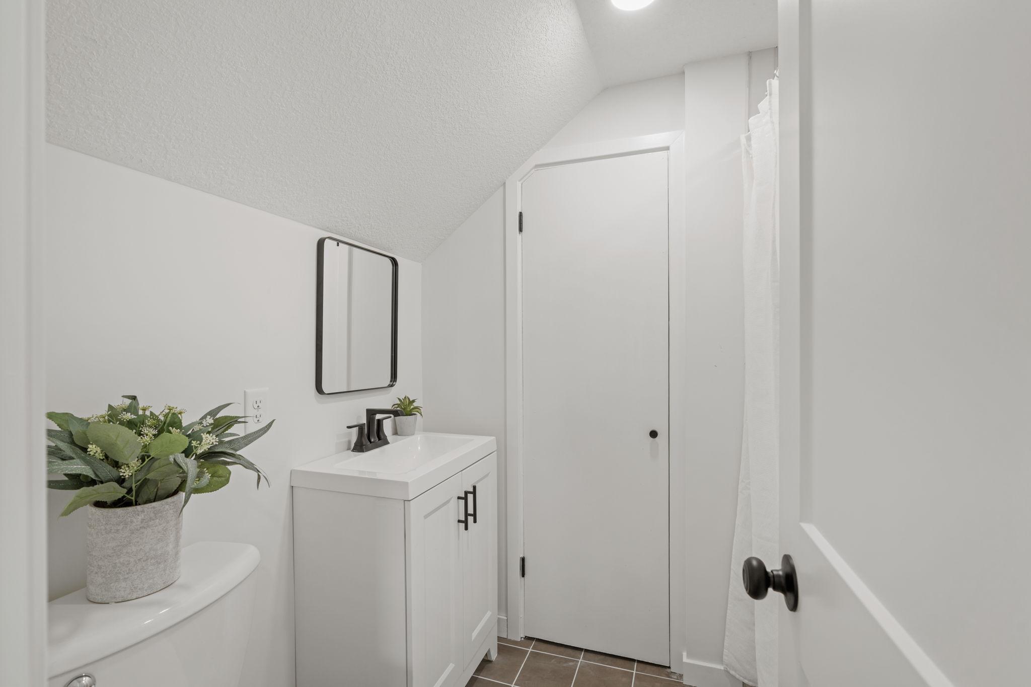 35-web-or-mls-5449 30th Ave-35.jpg