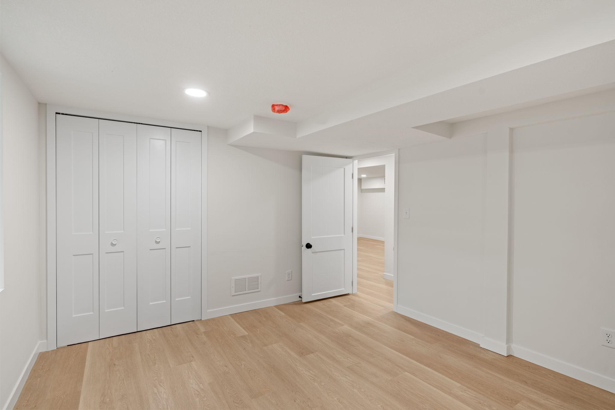 44-web-or-mls-5449 30th Ave-44.jpg