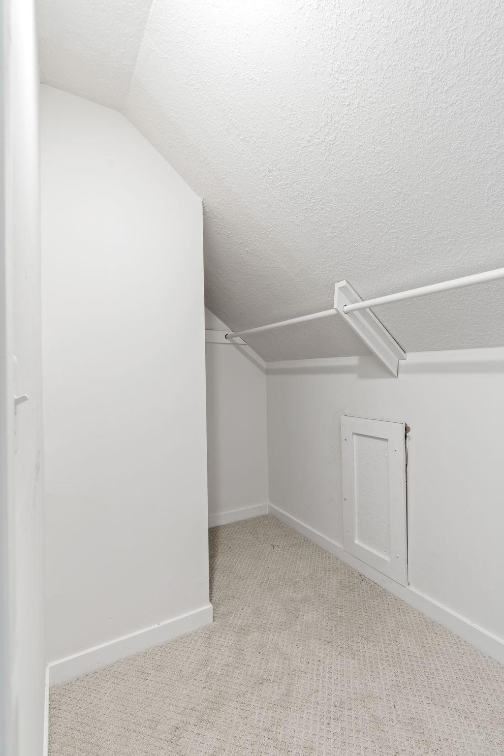 34-web-or-mls-5449 30th Ave-34.jpg
