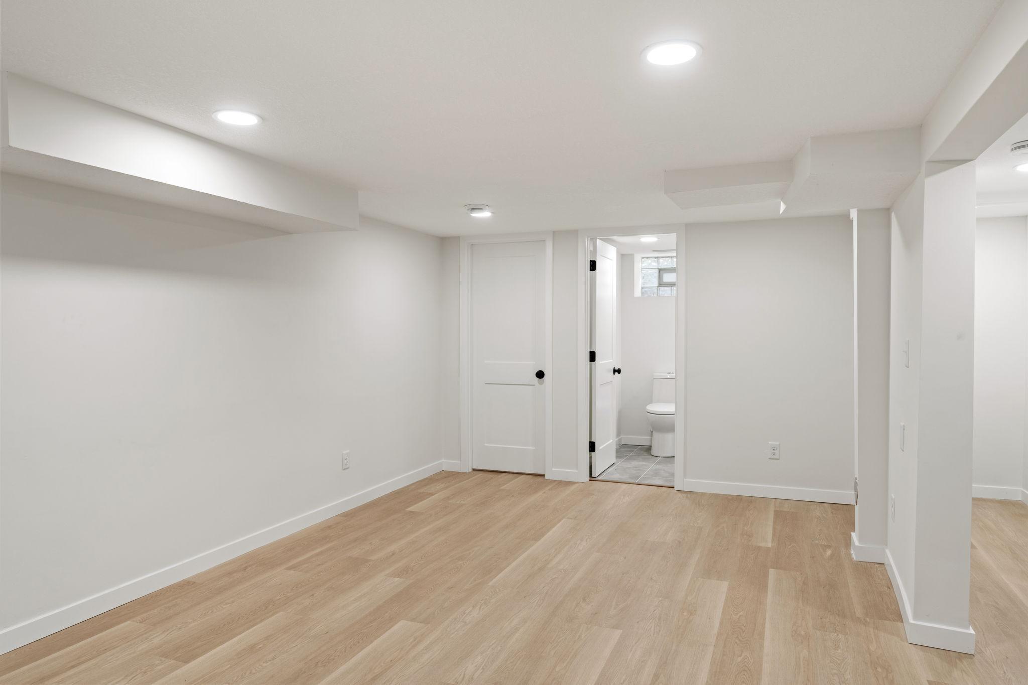 40-web-or-mls-5449 30th Ave-40.jpg