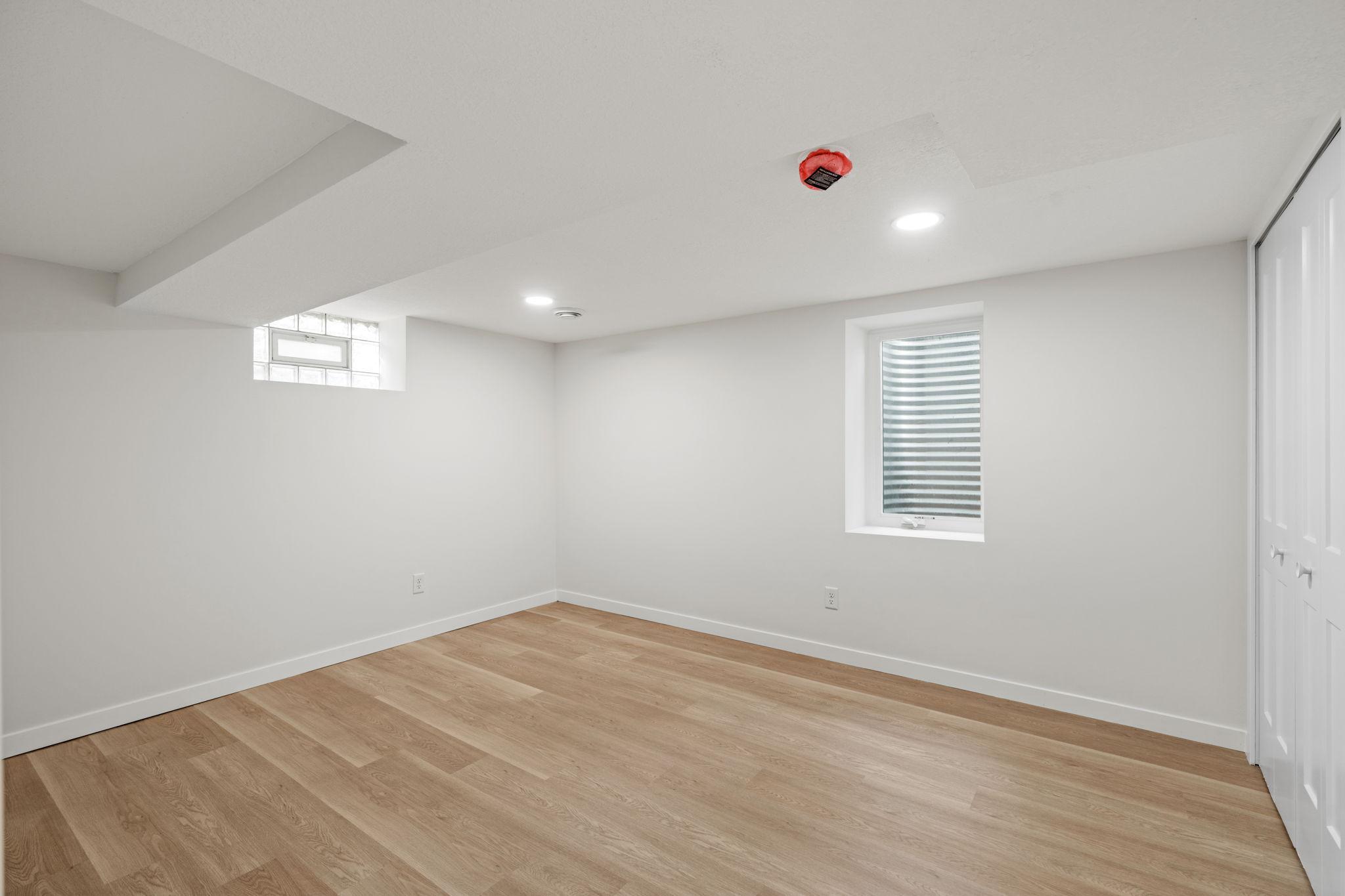 43-web-or-mls-5449 30th Ave-43.jpg