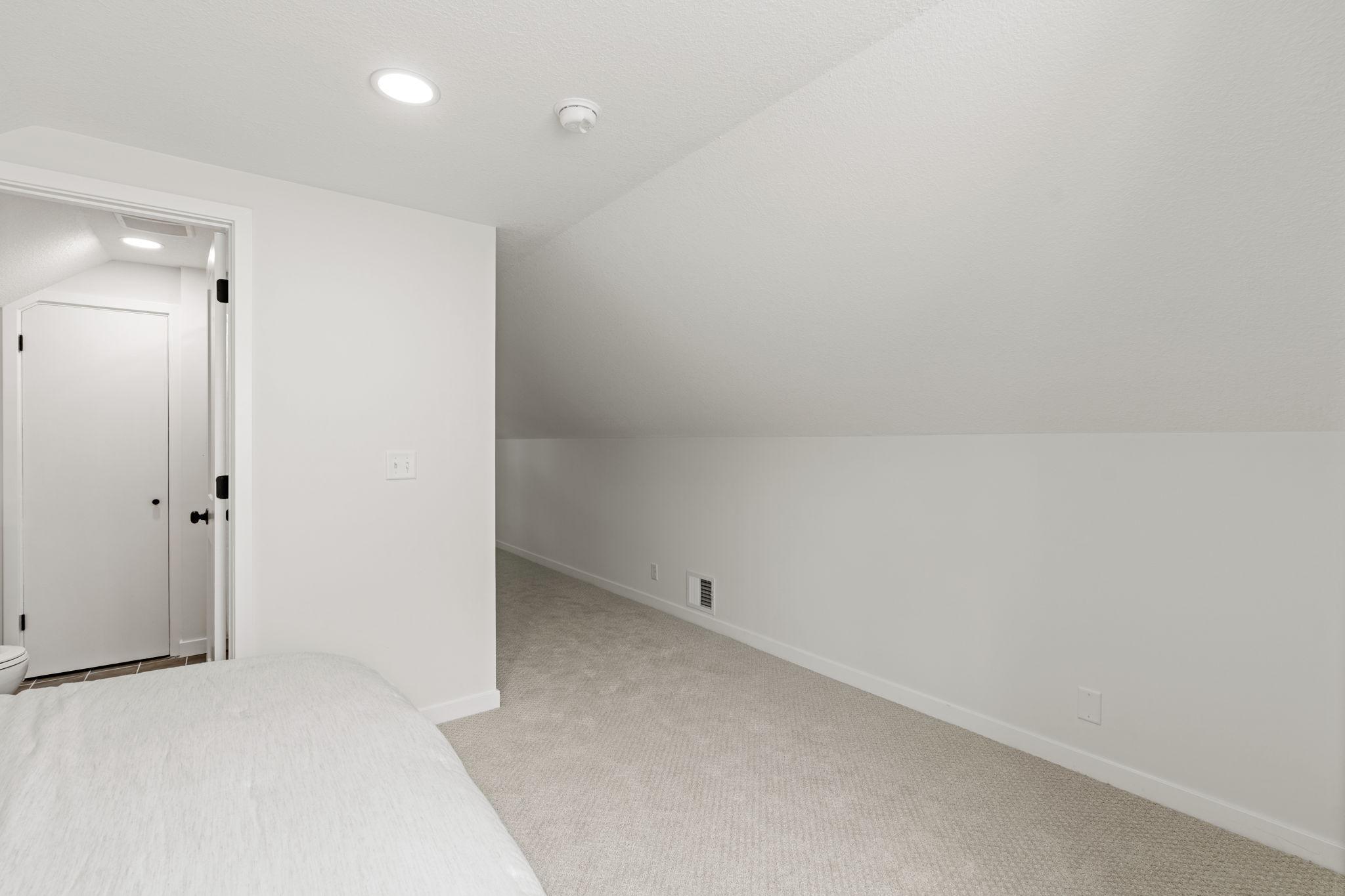 33-web-or-mls-5449 30th Ave-33.jpg