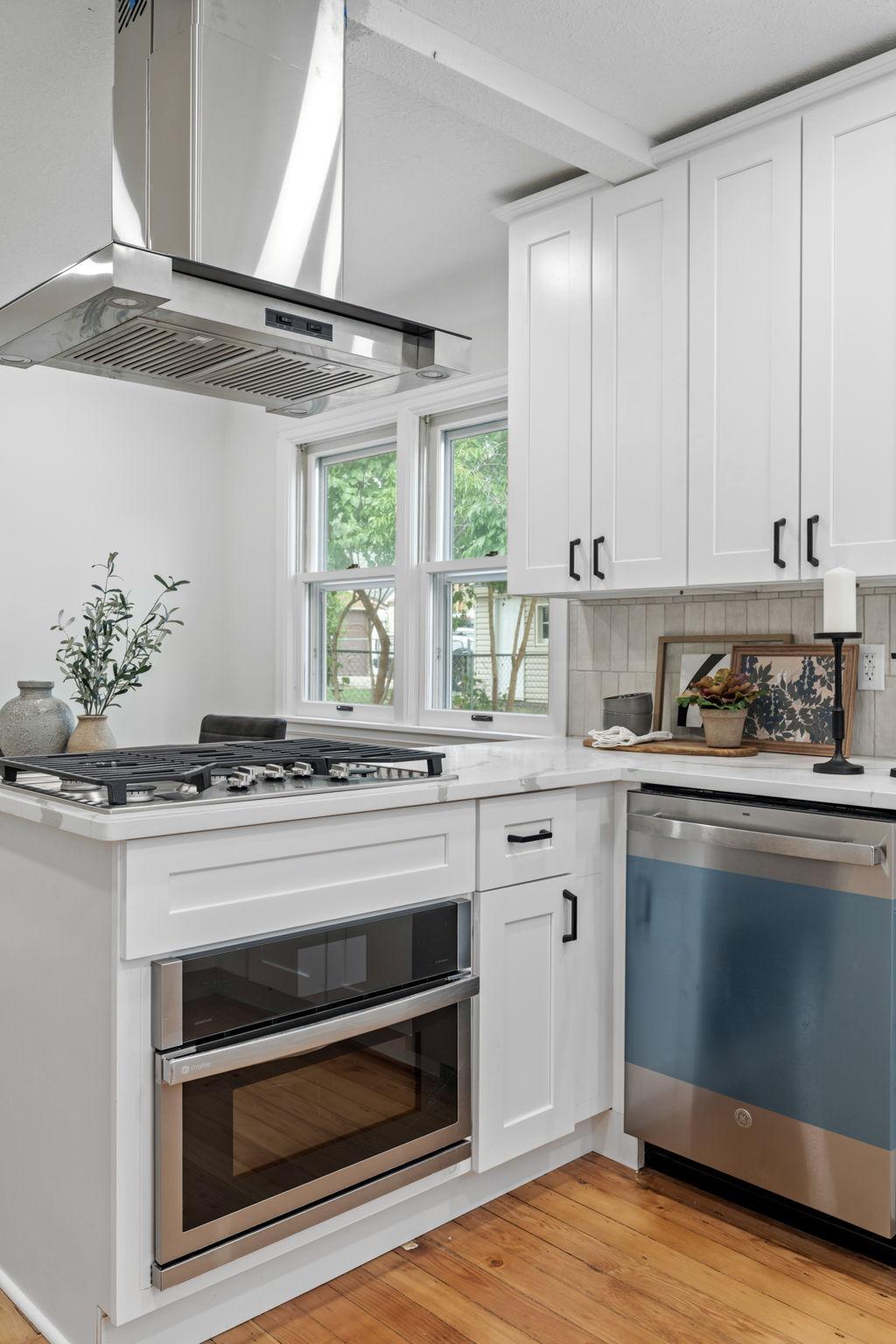22-web-or-mls-5449 30th Ave-22.jpg