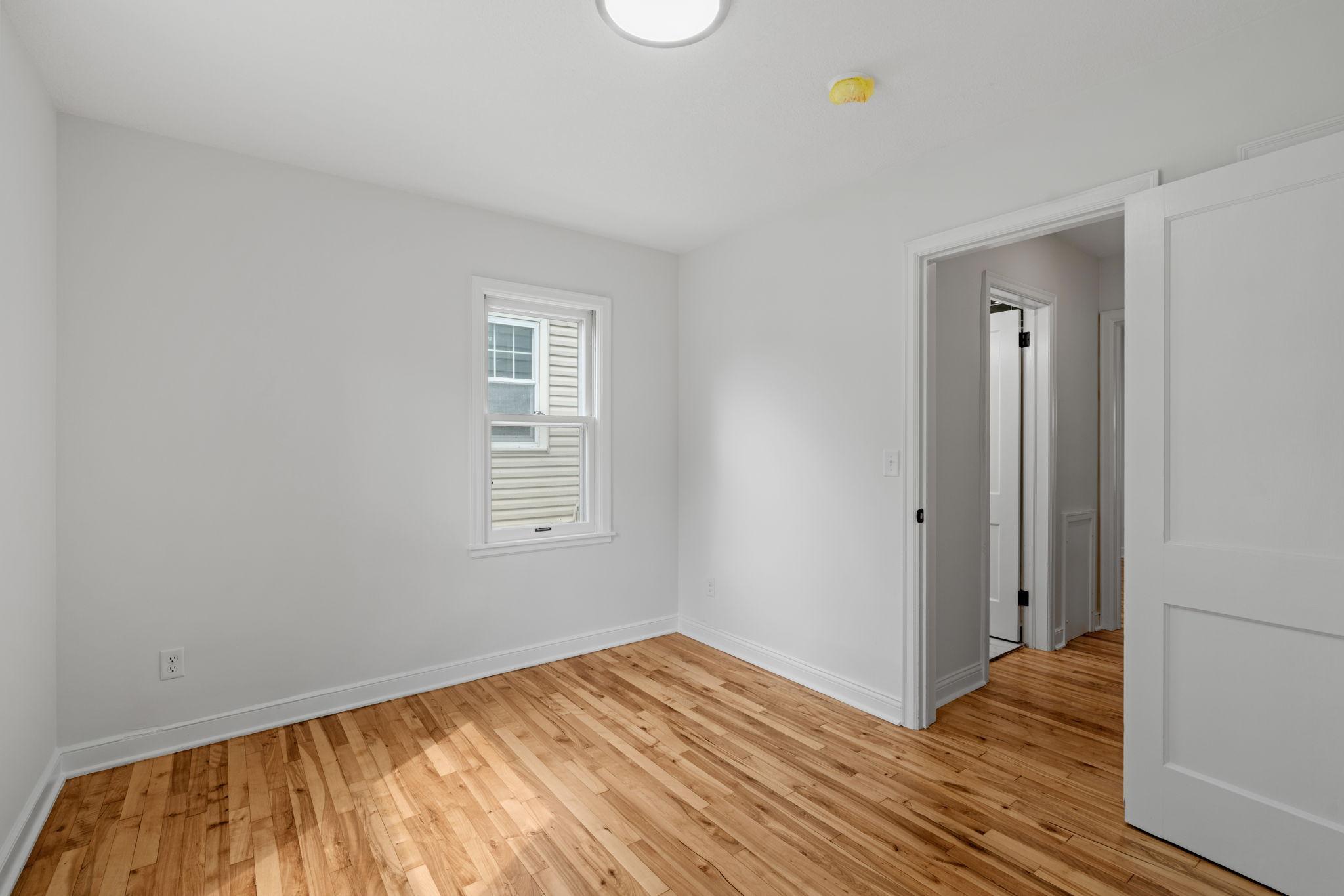 26-web-or-mls-5449 30th Ave-26.jpg