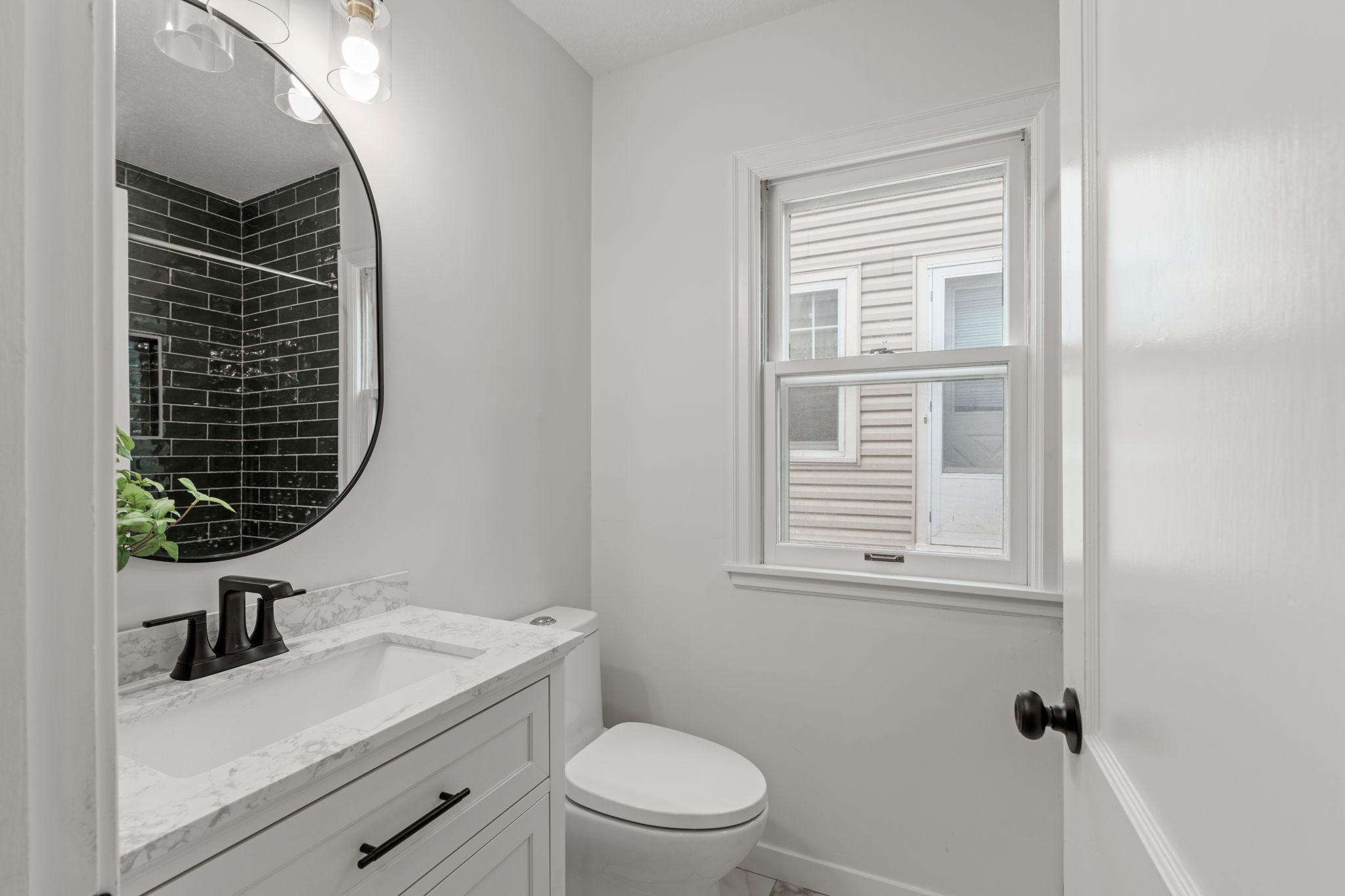 27-web-or-mls-5449 30th Ave-27.jpg