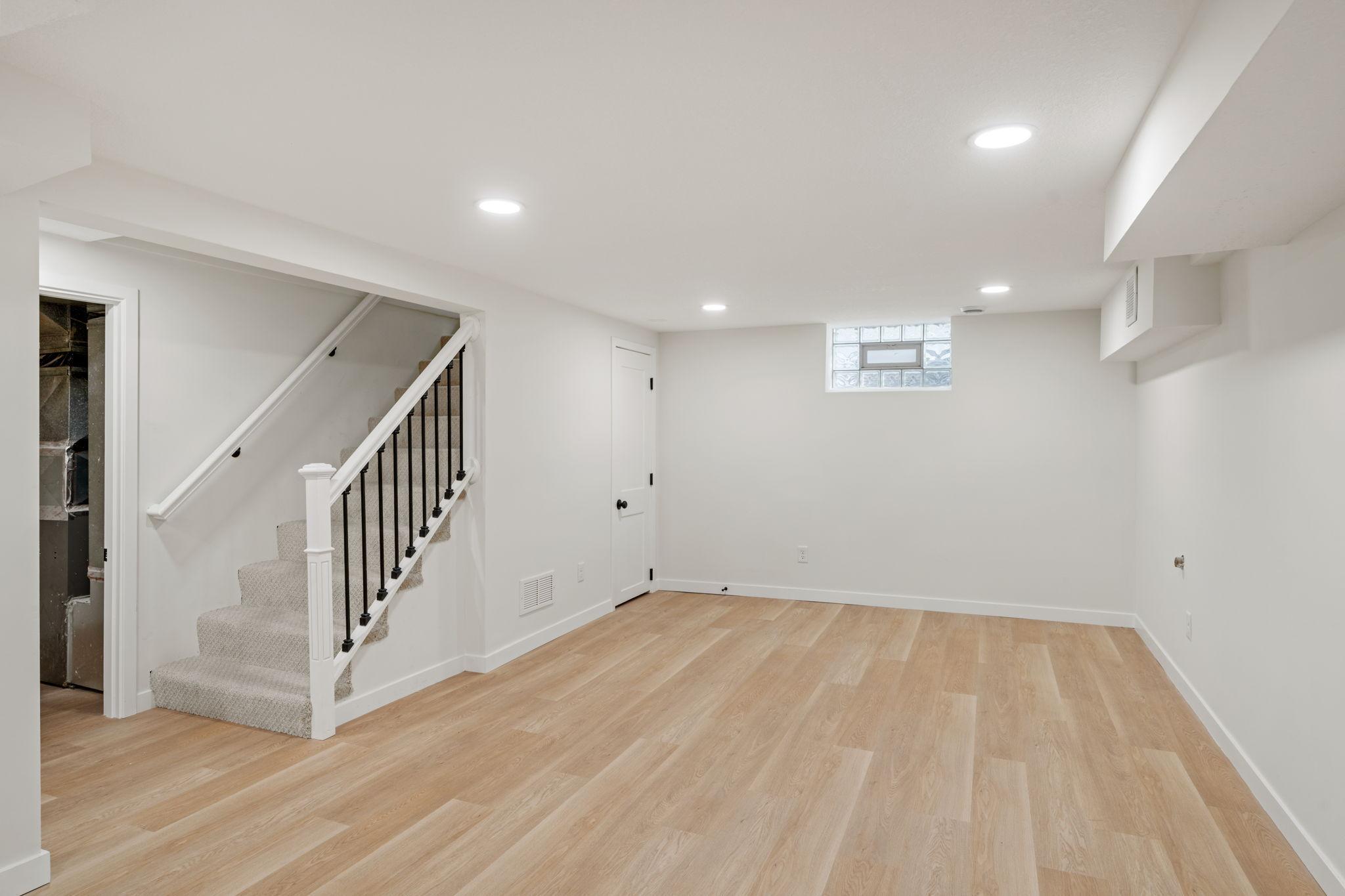 38-web-or-mls-5449 30th Ave-38.jpg