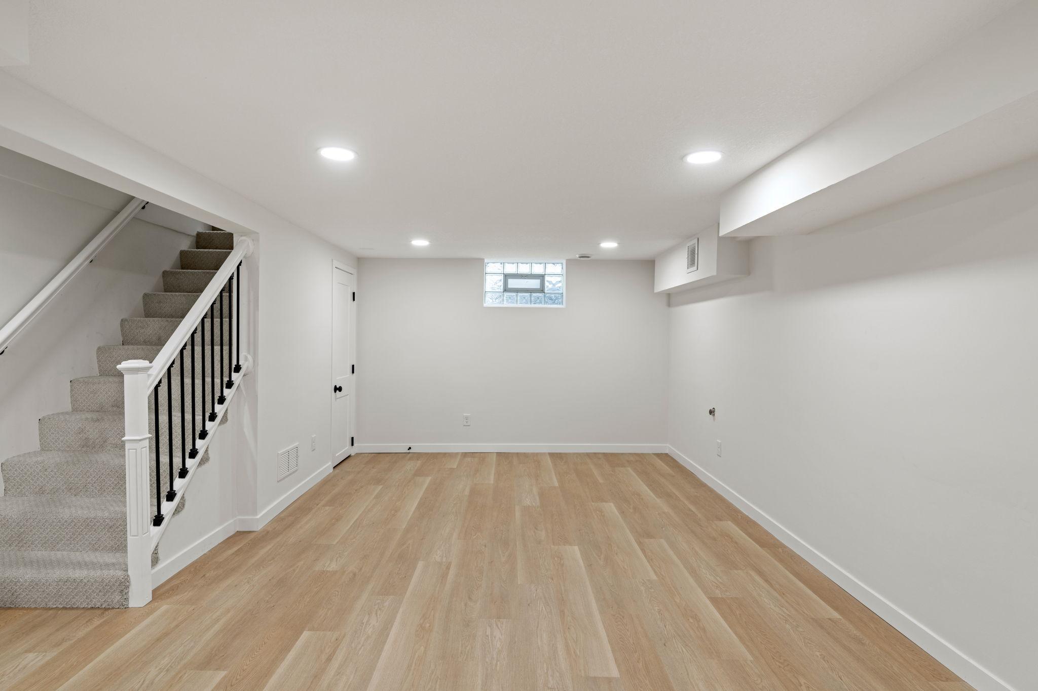 37-web-or-mls-5449 30th Ave-37.jpg