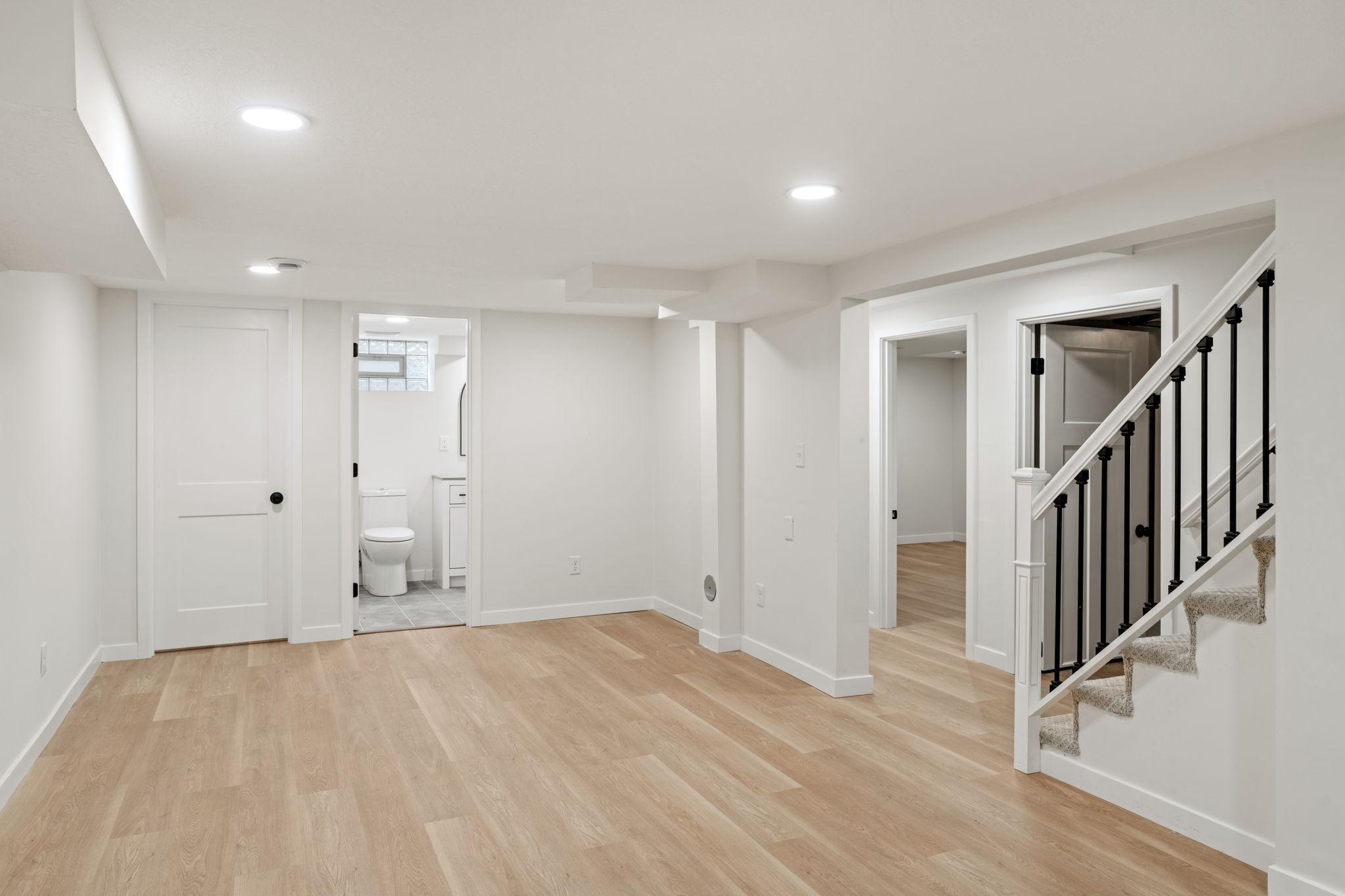 39-web-or-mls-5449 30th Ave-39.jpg