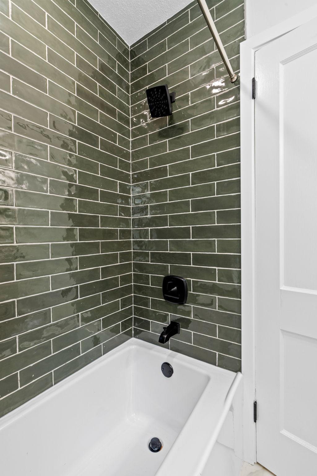 29-web-or-mls-5449 30th Ave-29.jpg