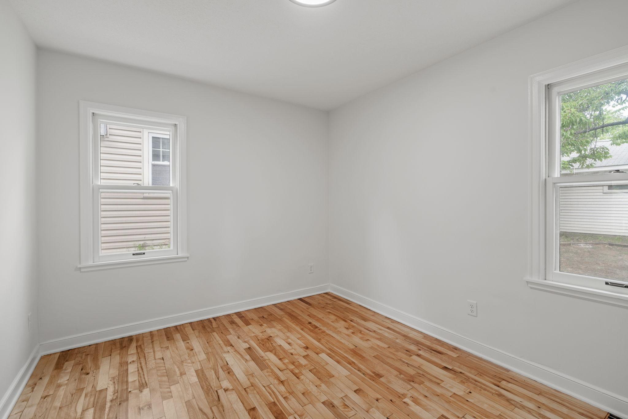 23-web-or-mls-5449 30th Ave-23.jpg