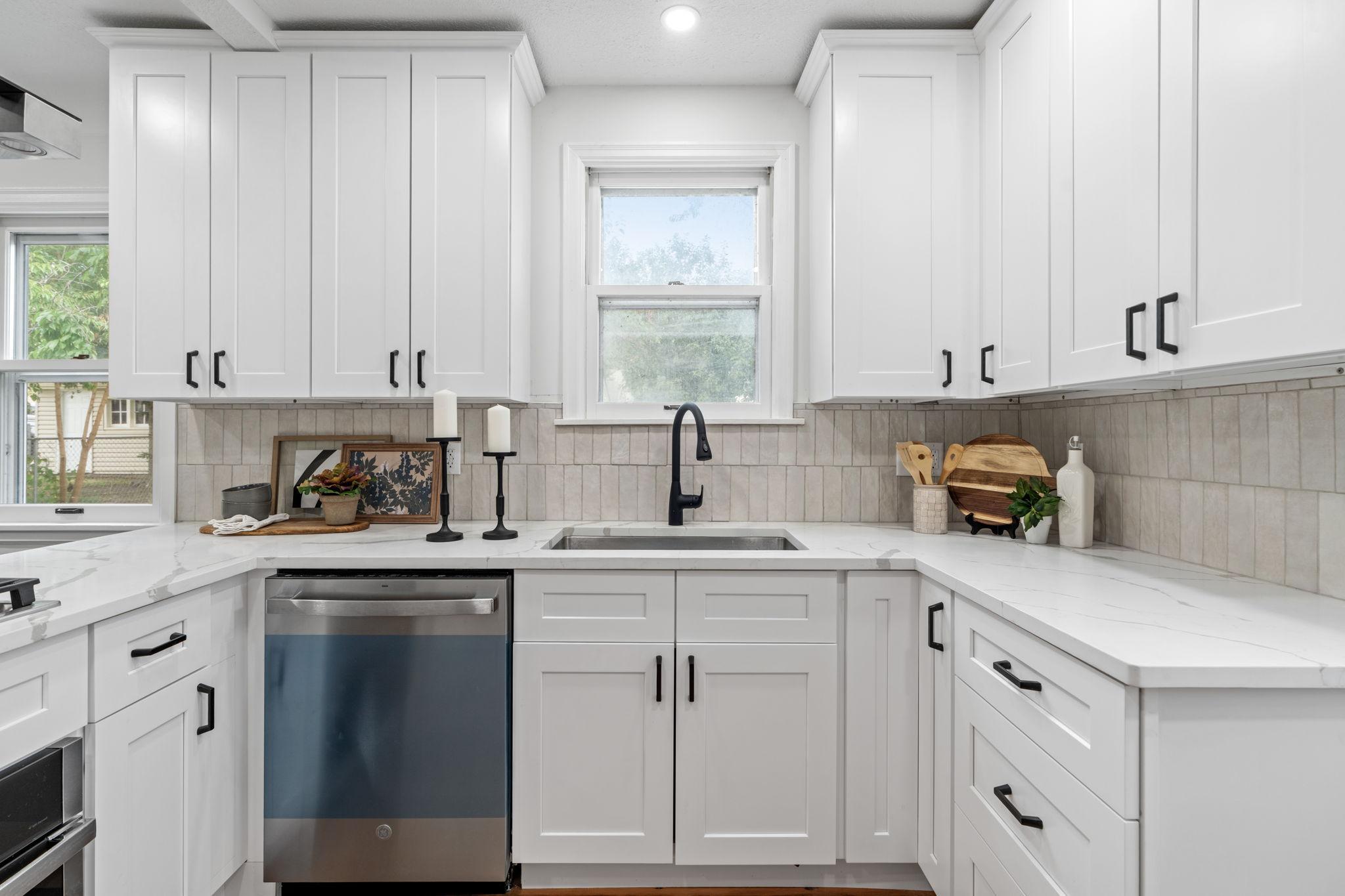 21-web-or-mls-5449 30th Ave-21.jpg