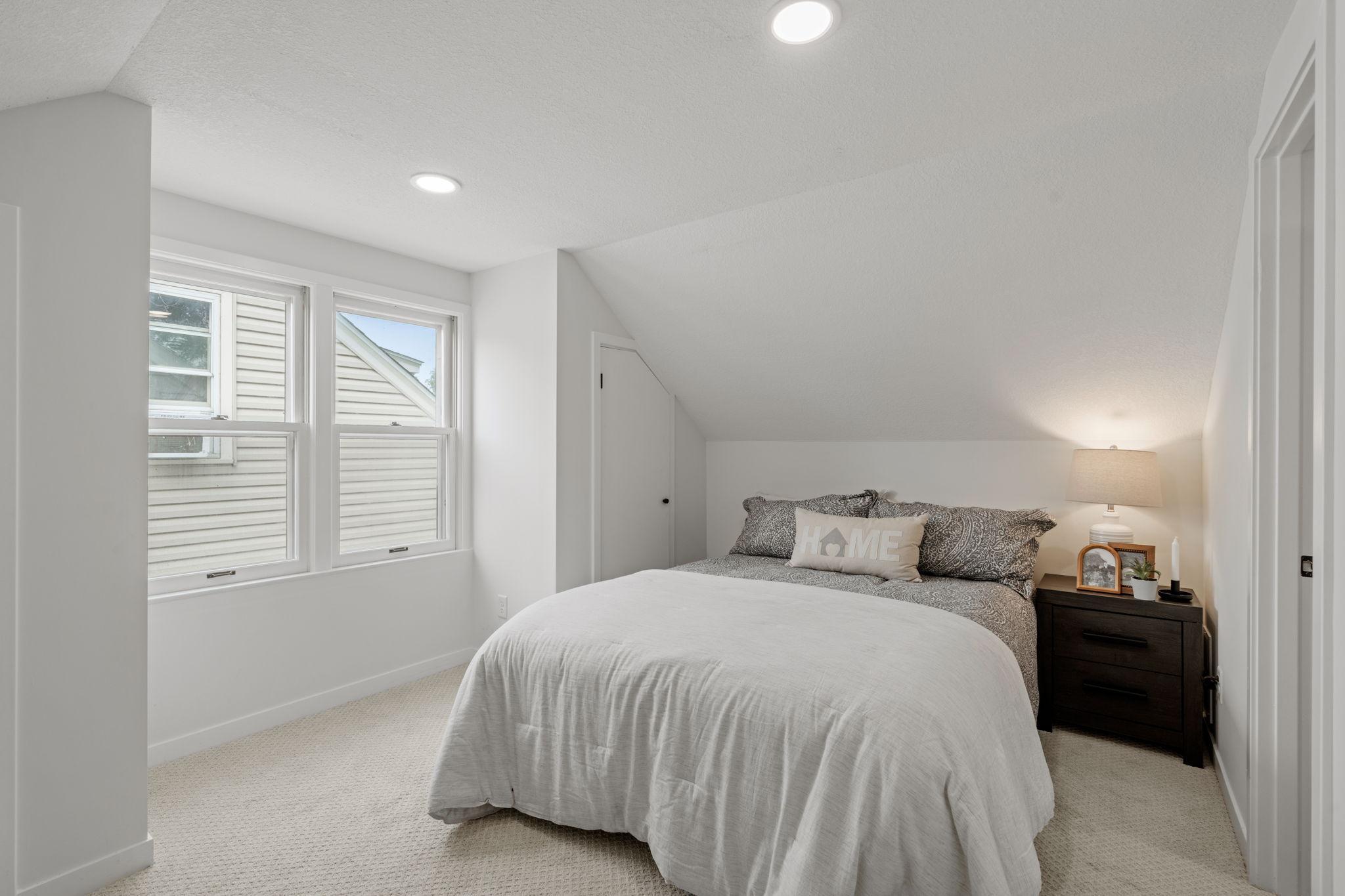 31-web-or-mls-5449 30th Ave-31.jpg