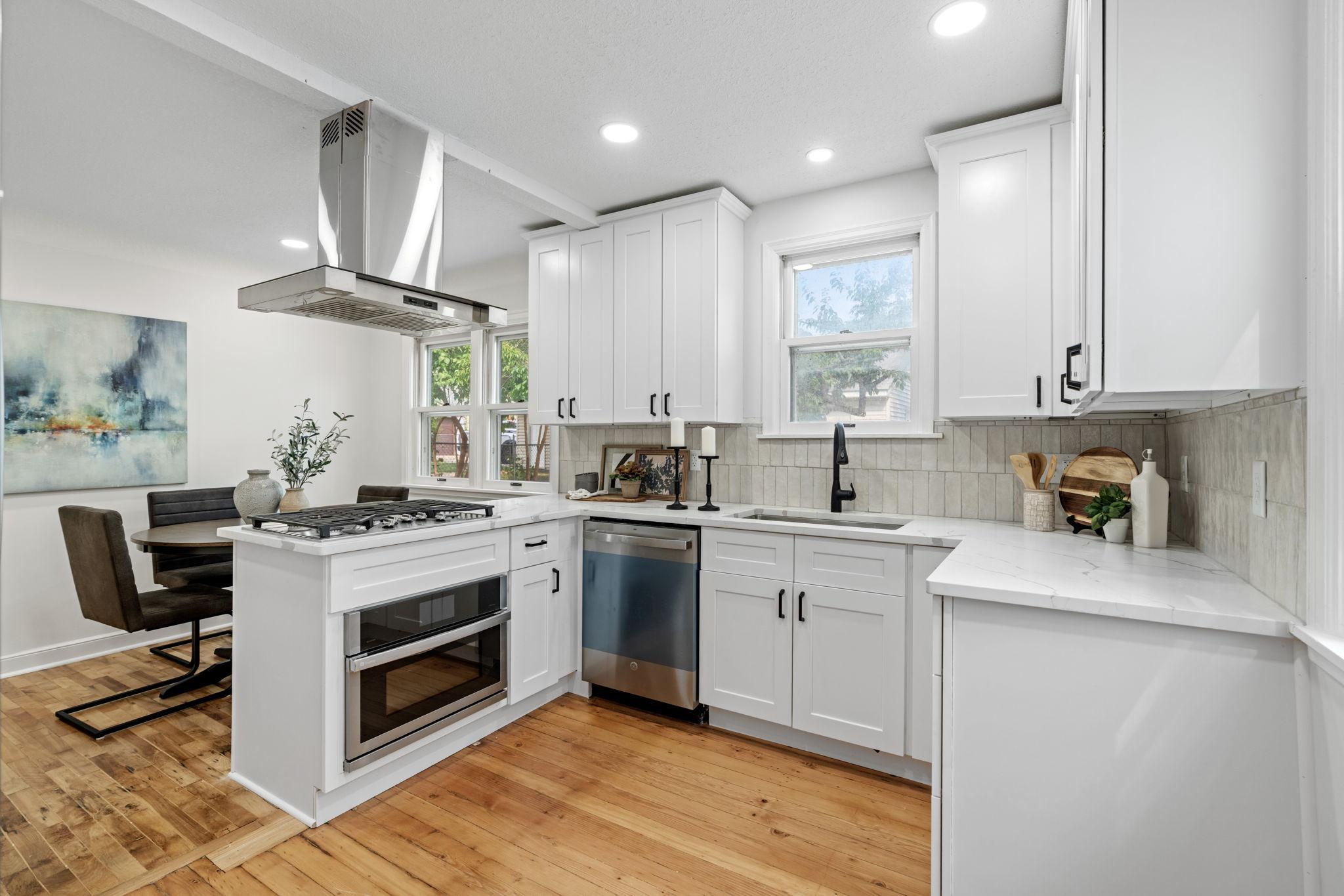 20-web-or-mls-5449 30th Ave-20.jpg
