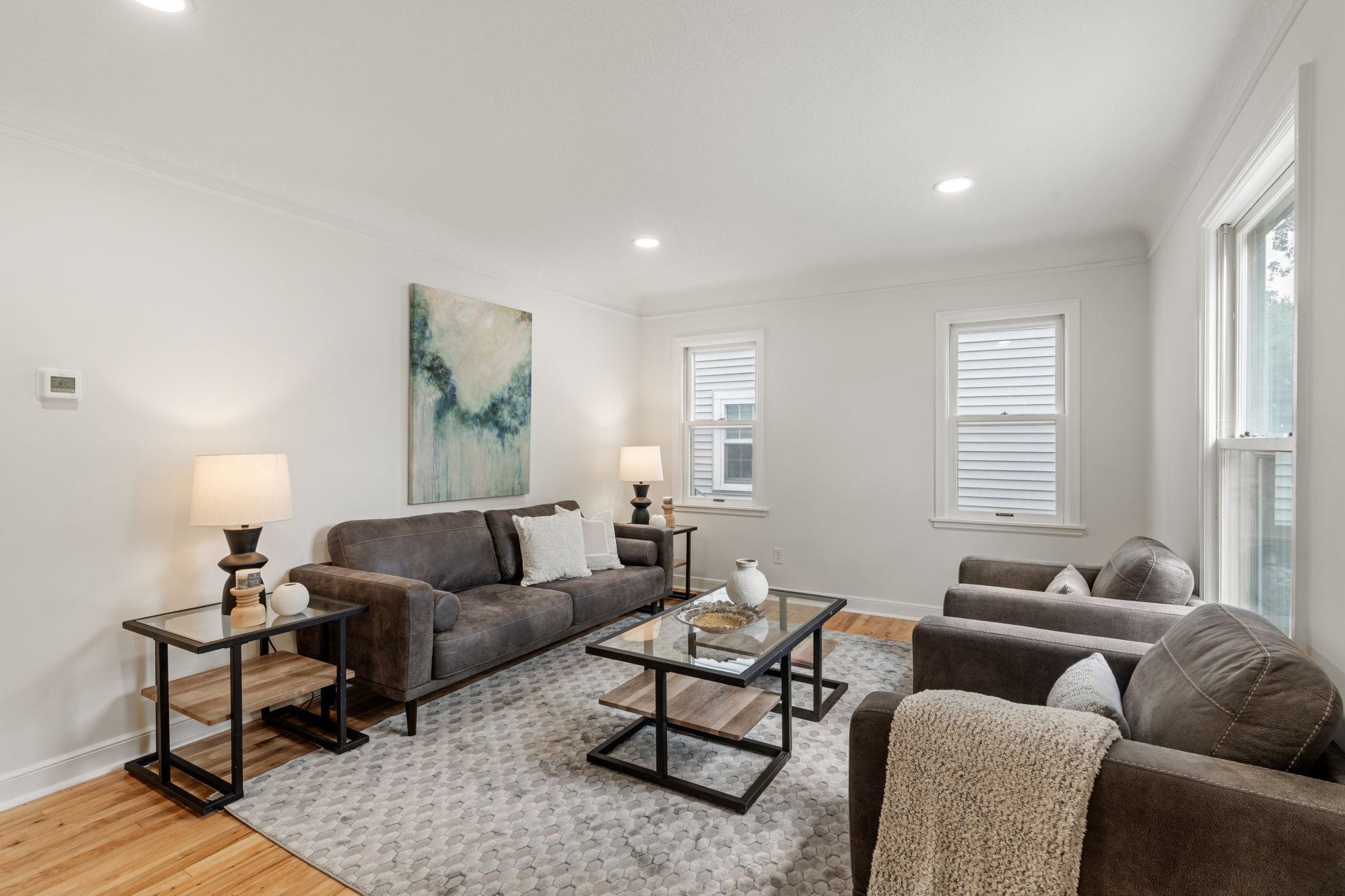 10-web-or-mls-5449 30th Ave-10.jpg