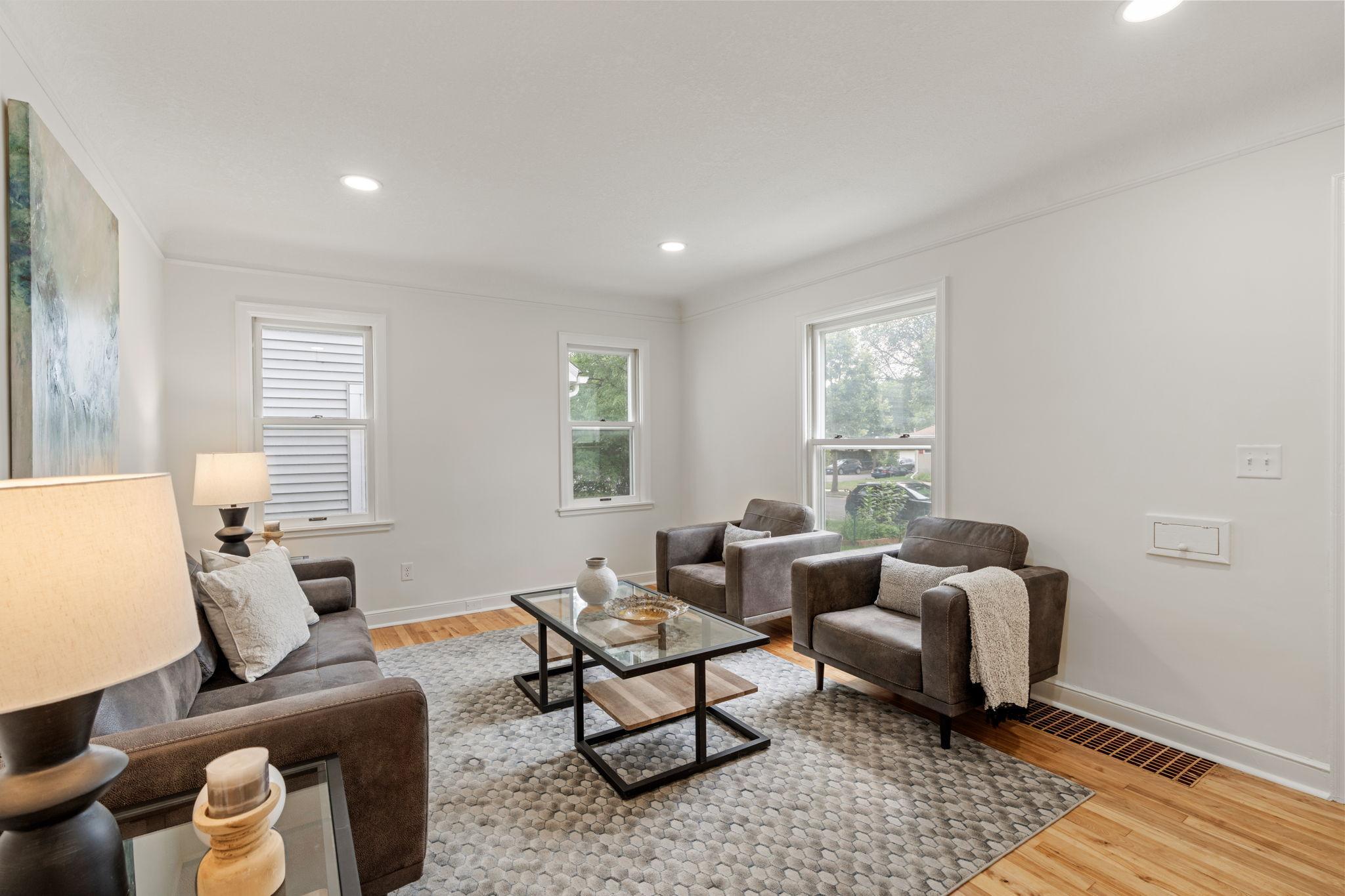 12-web-or-mls-5449 30th Ave-12.jpg