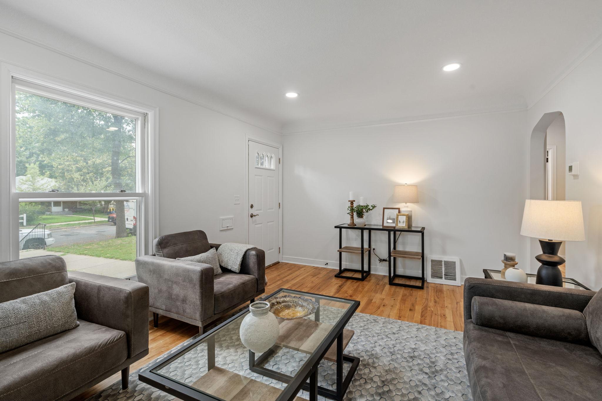 14-web-or-mls-5449 30th Ave-14.jpg