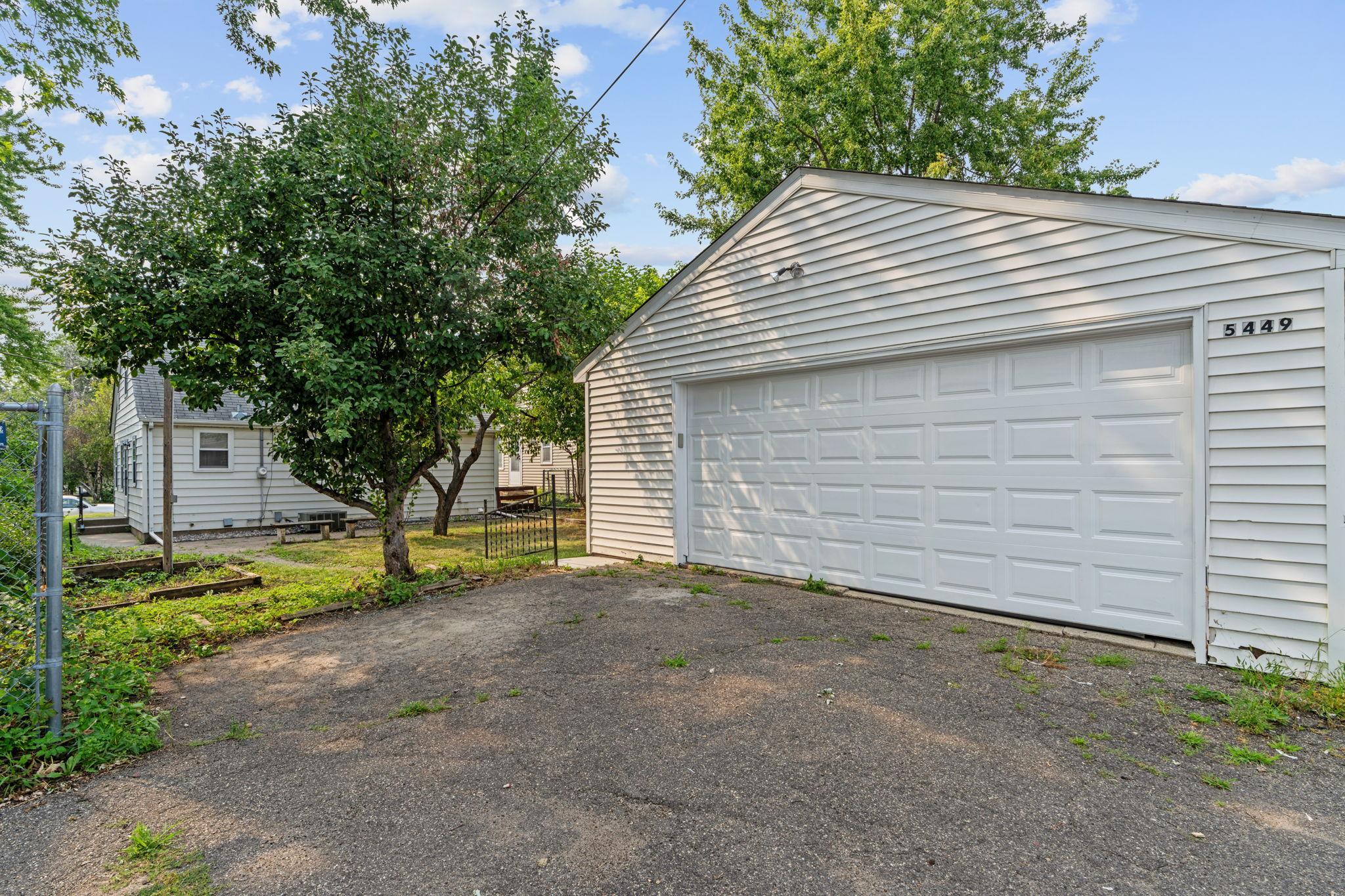 8-web-or-mls-5449 30th Ave-8.jpg