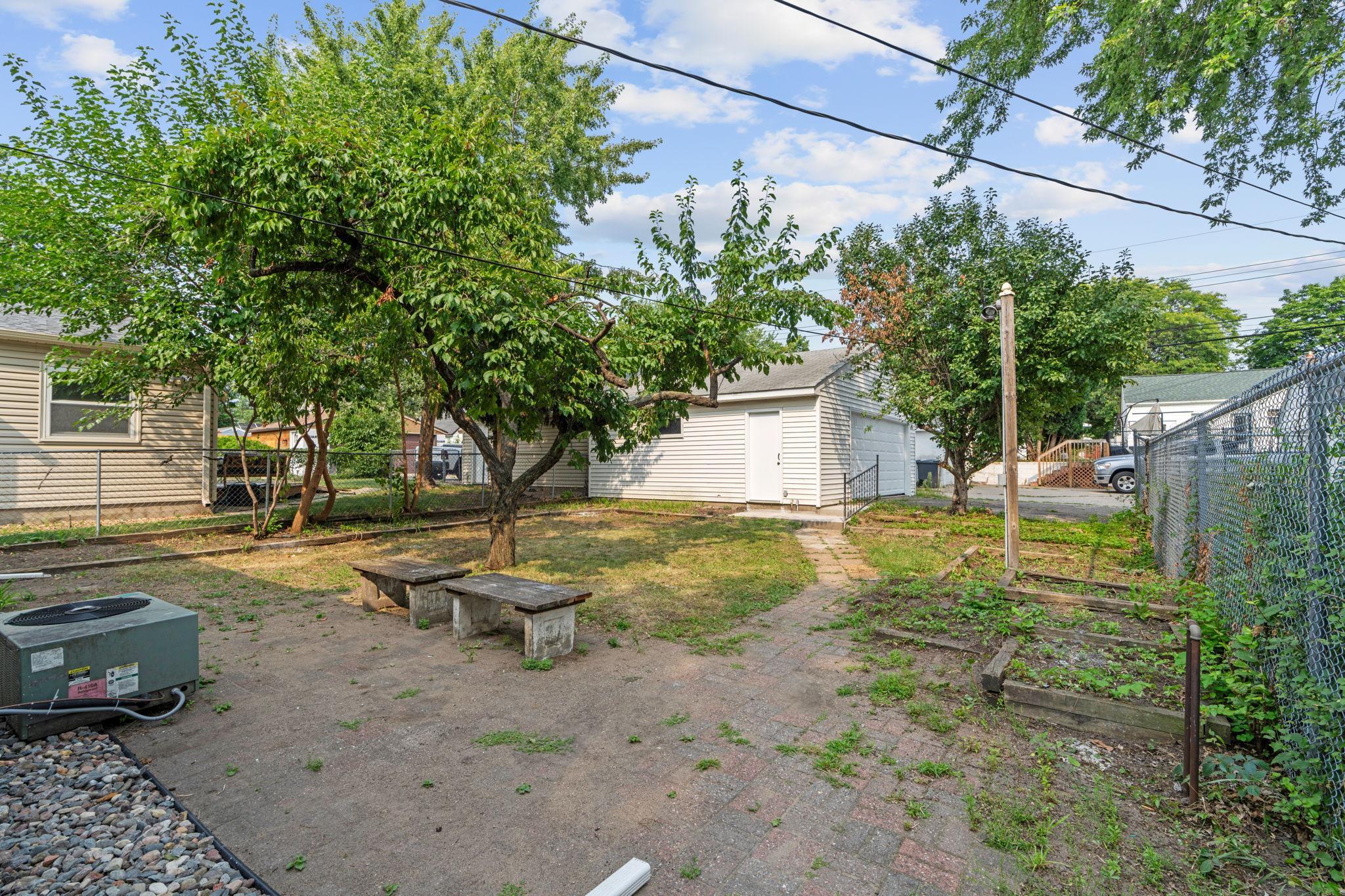 4-web-or-mls-5449 30th Ave-4.jpg