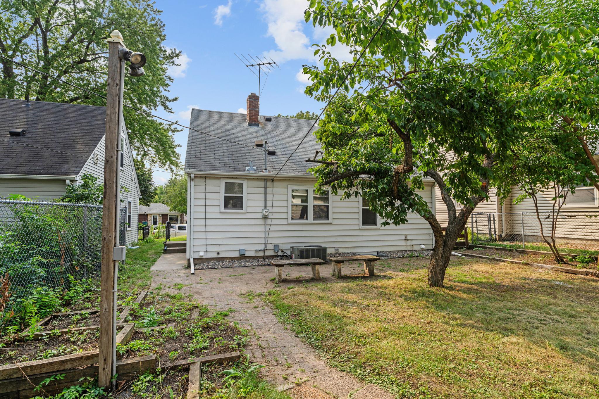 7-web-or-mls-5449 30th Ave-7.jpg