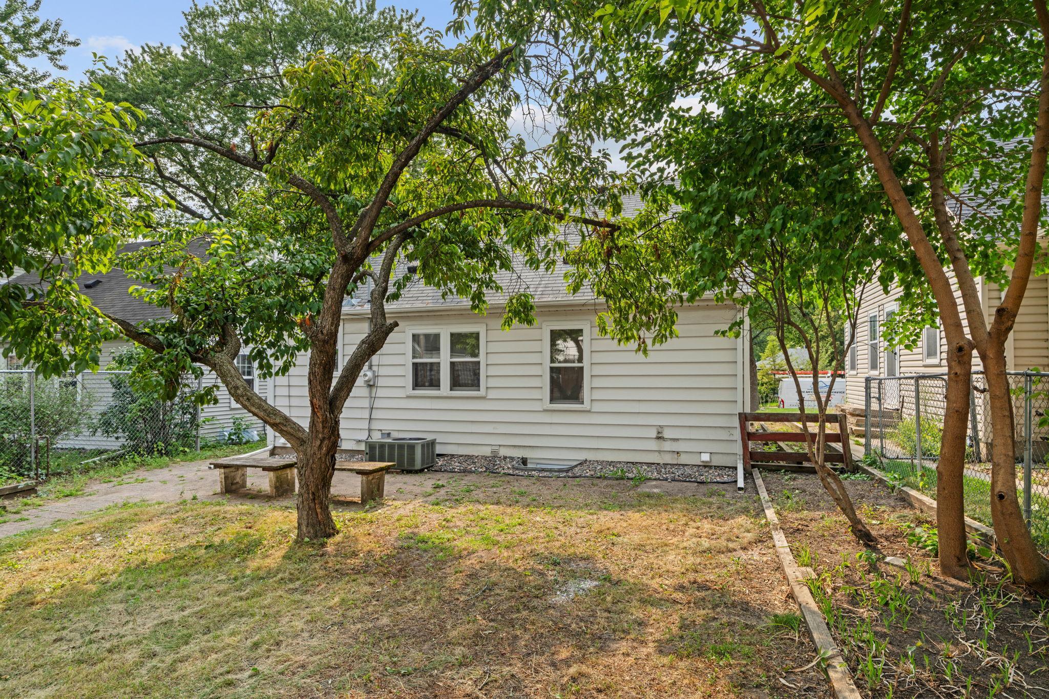6-web-or-mls-5449 30th Ave-6.jpg