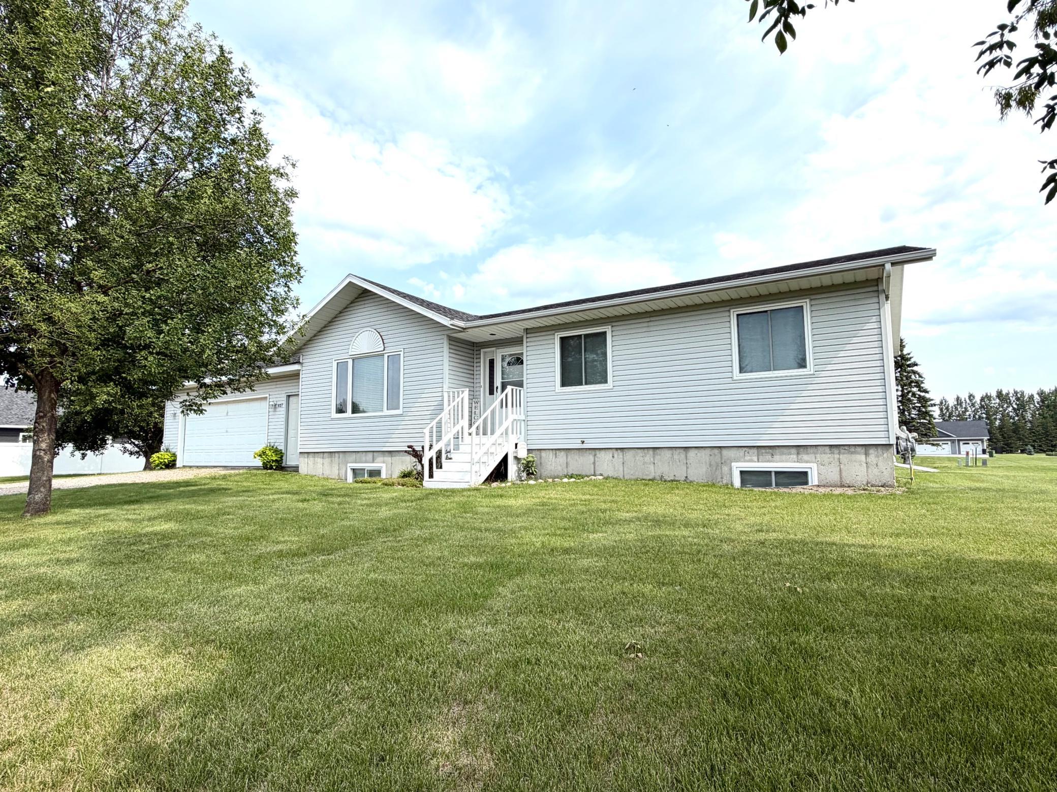 407 Oak Crest Boulevard, Roseau, MN 56751