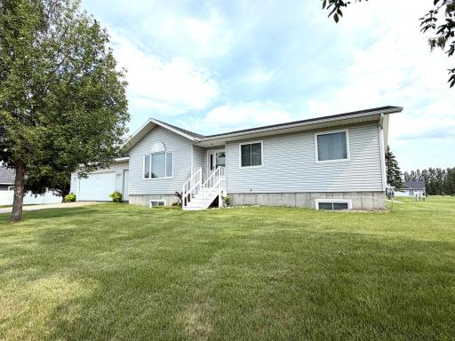 407 Oak Crest Boulevard, Roseau, MN 56751