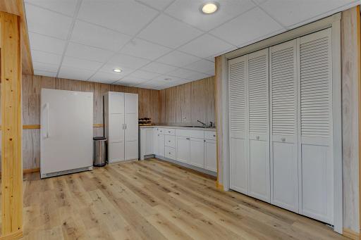 23 LL Kitchenette.jpg