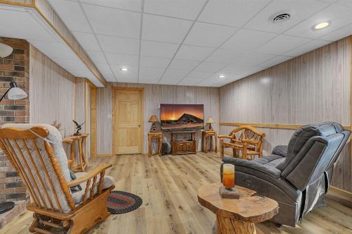 25 LL Family Room.jpg