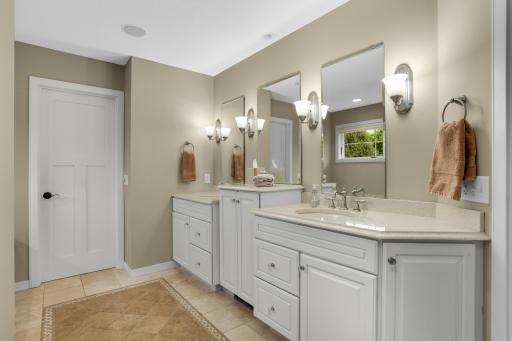 10589 Water Lily Lane, Woodbury, MN 55129