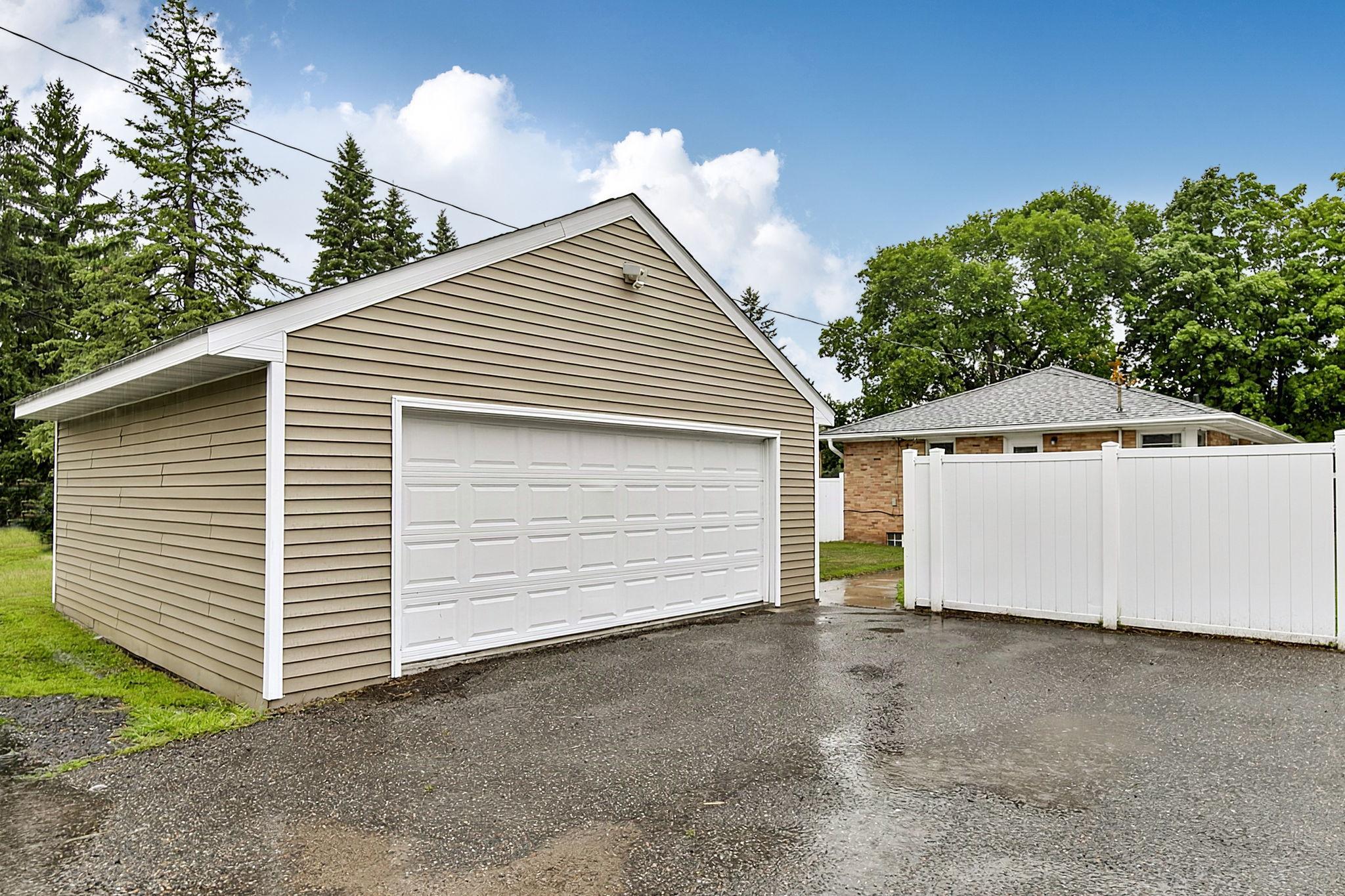 Spacious new garage!