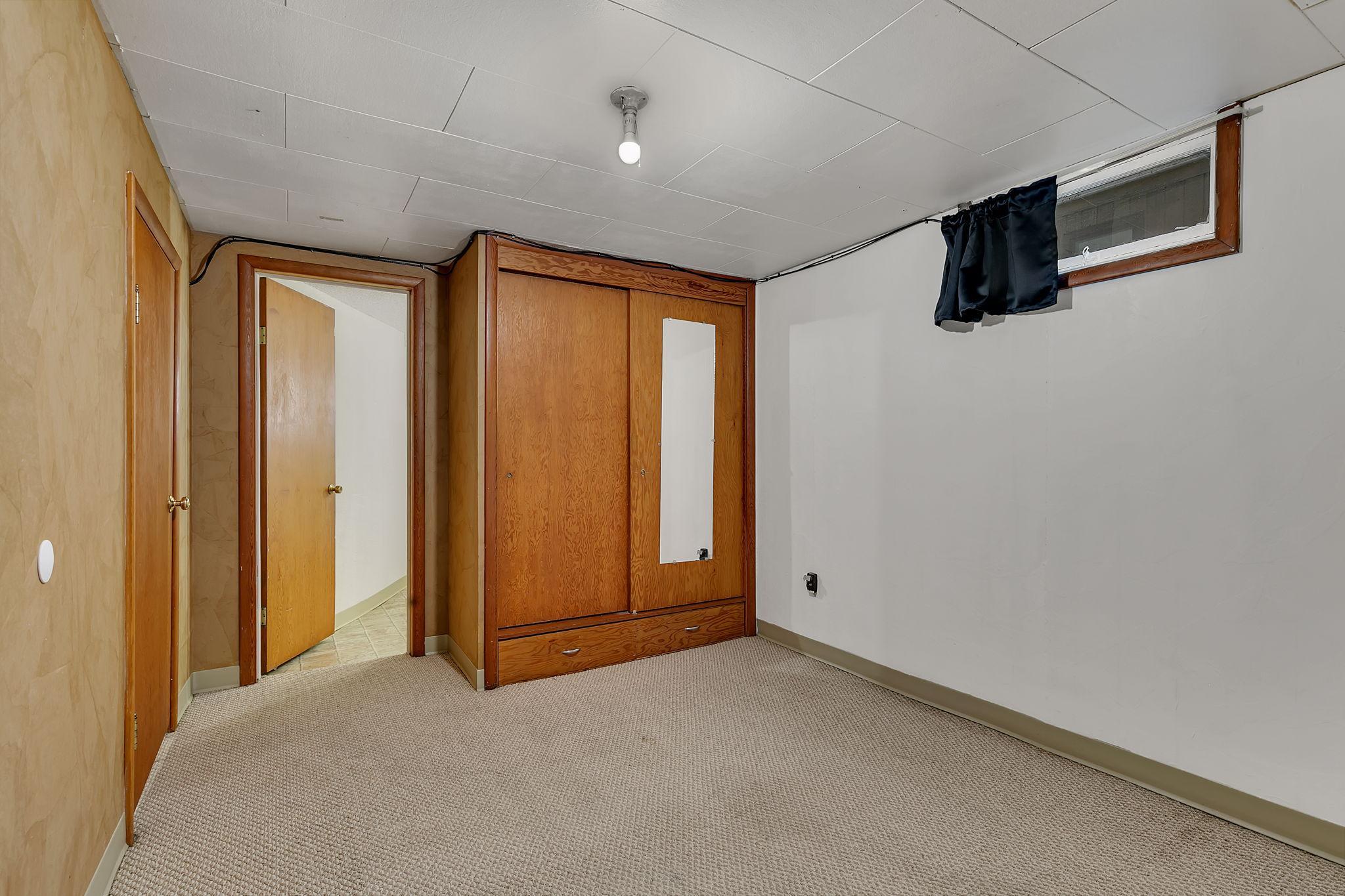 LL bedroom with private bathroom