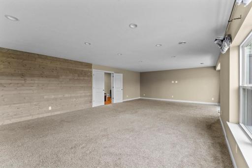 4014 Holasek Path, Chaska MN