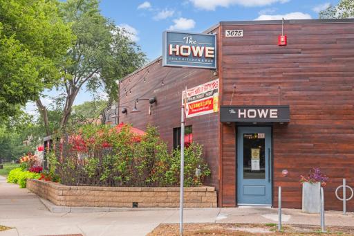 The Howe Daily Kitchen & Bar is a full restaurant & bar featuring lunch/dinner and a year-round dog-friendly patio.