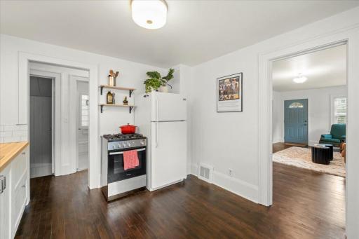 09-3932 45th Ave S-0009.jpg