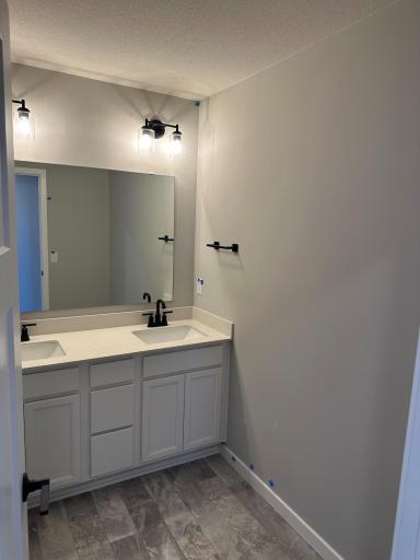 The main hall bath also features upgraded hardware in a similar Duncan end home