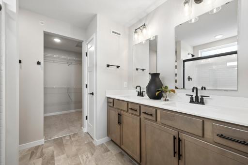 Two sinks in the primary bath, as shown in the Hadley model.