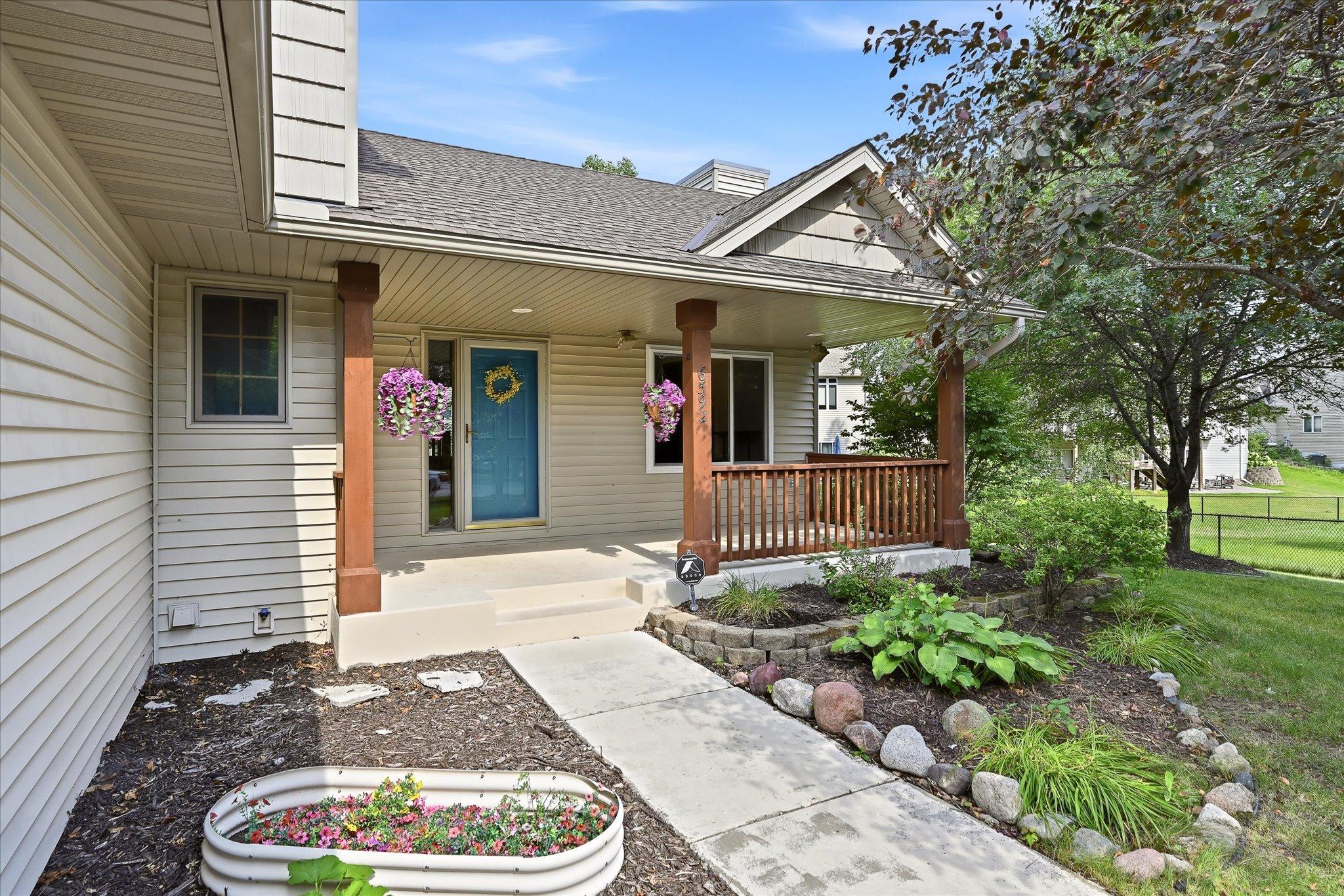 02-6592 Albert Ct [3281589]- 005.jpg