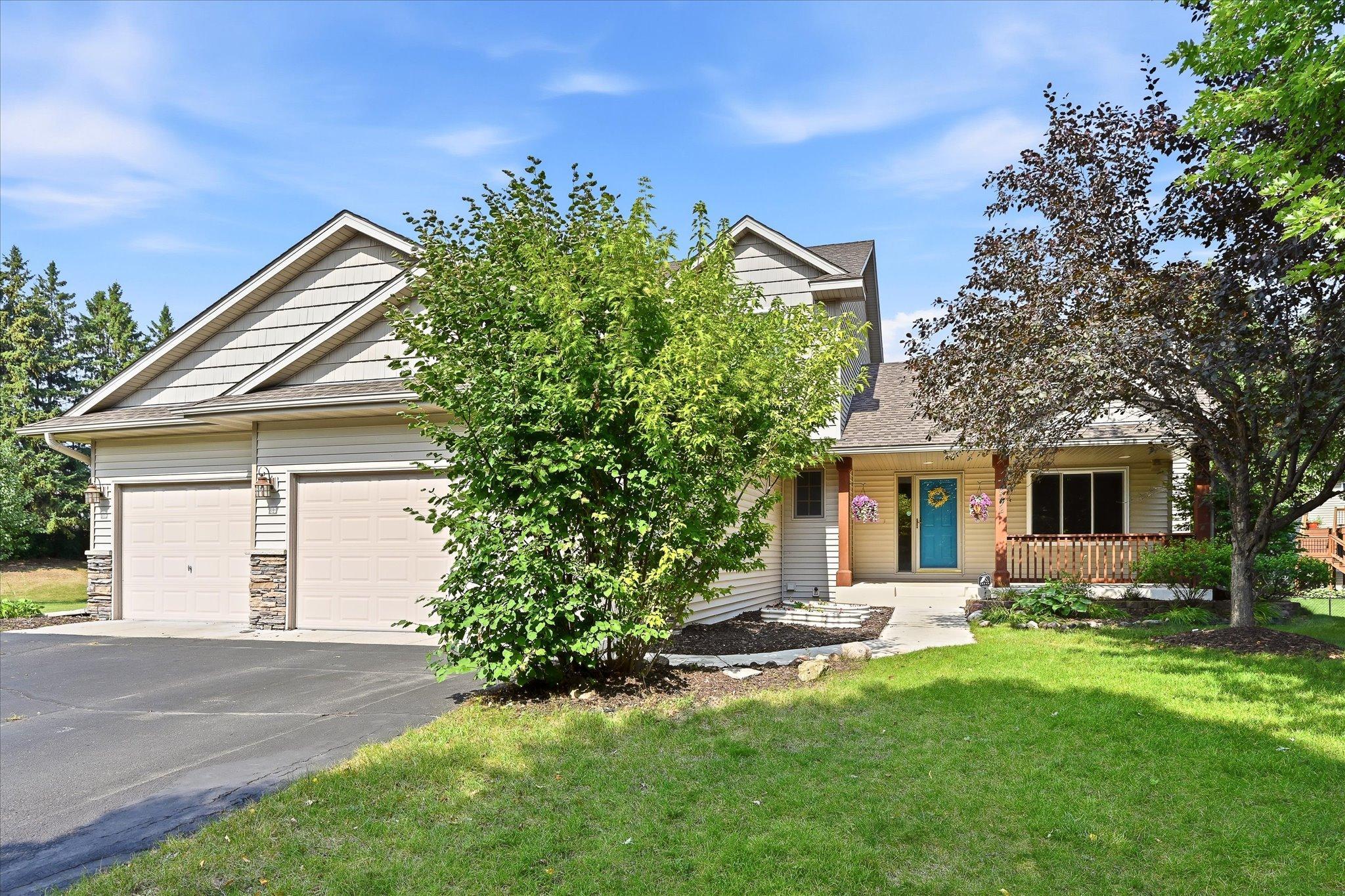 01-6592 Albert Ct [3281589]- 002.jpg