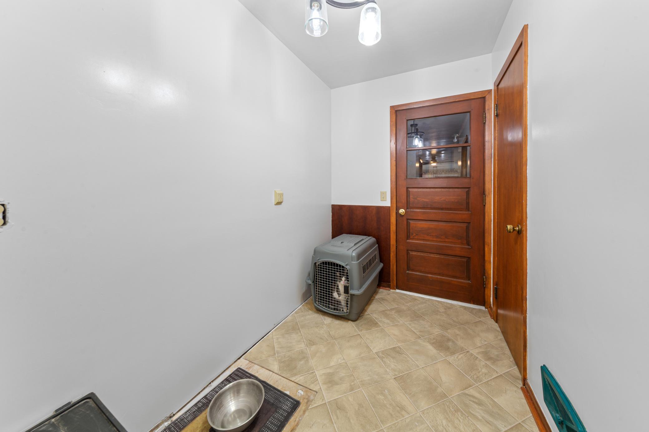 16 garage entry_hall.jpg